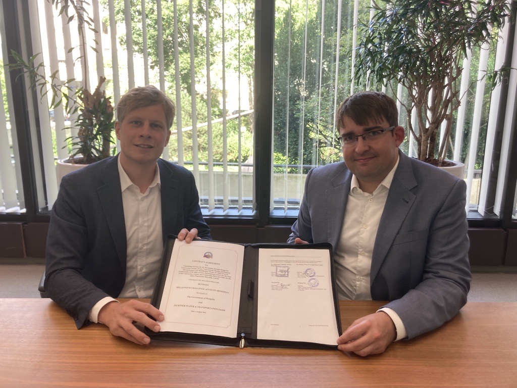 Fichtner Signing Mca Contract 04